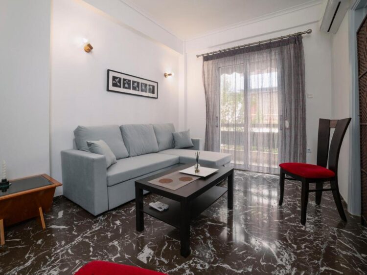 Local Urban Living 2BD Apartment in Athens (R1018)