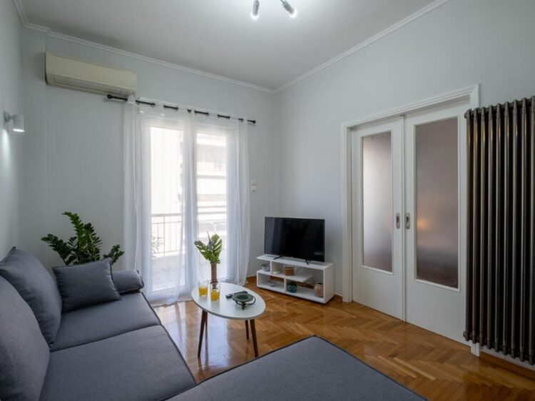 Lovely and Modern 3BD Apartment Close to Ampelokipoi Metro (R1019)
