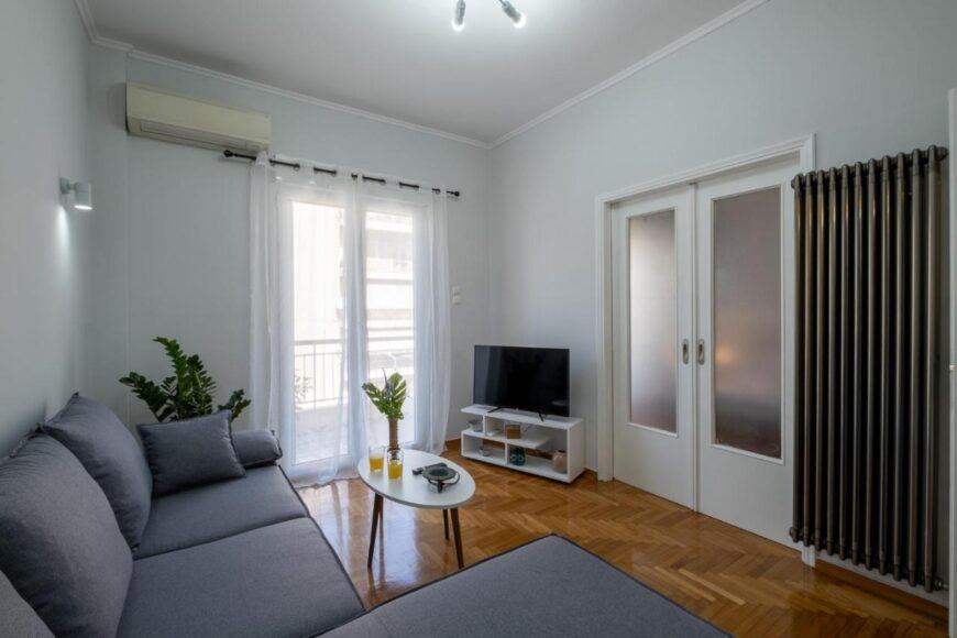 Lovely and Modern 3BD Apartment Close to Ampelokipoi Metro (R1019)