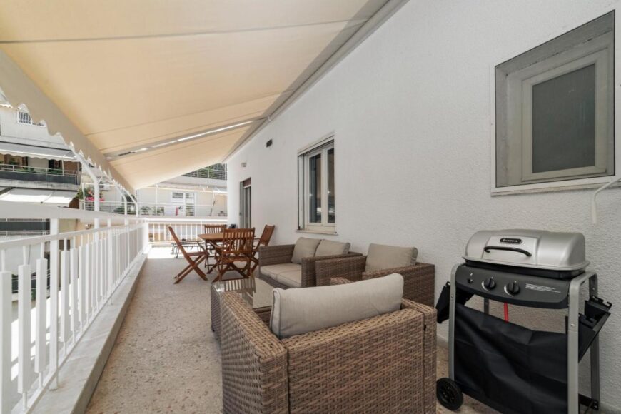 Skyline Penthouse 2BD Apartment Close to Metro Station (R1014)