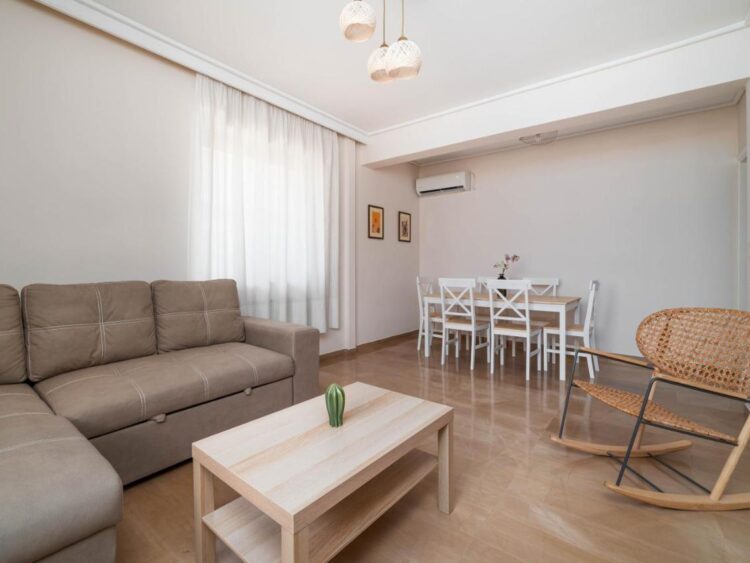 Spacious Nest 2BD Apartment next to Acropolis (R1020)