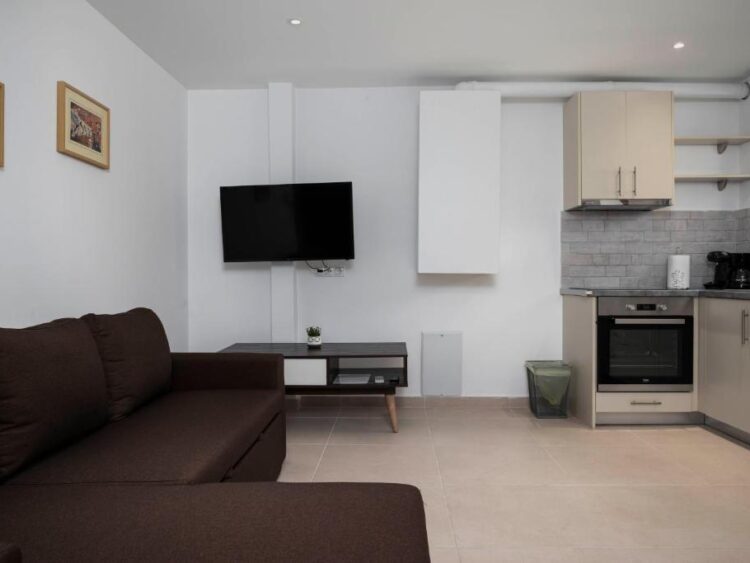 Sweet and Comfy 2BD Apartment Next to Metro and Archeological Museum (R1016)