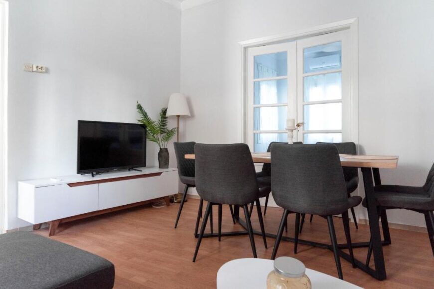 Thissio Getaway 2BA Next to Athens Ancient Market (R1007)