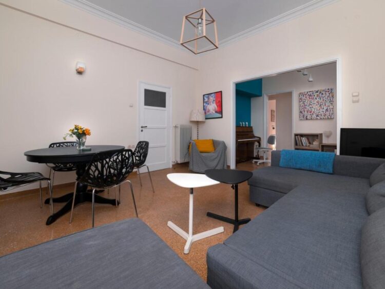 Vintage and Spacious 3BA next to Athens Ancient City Center (R1011)